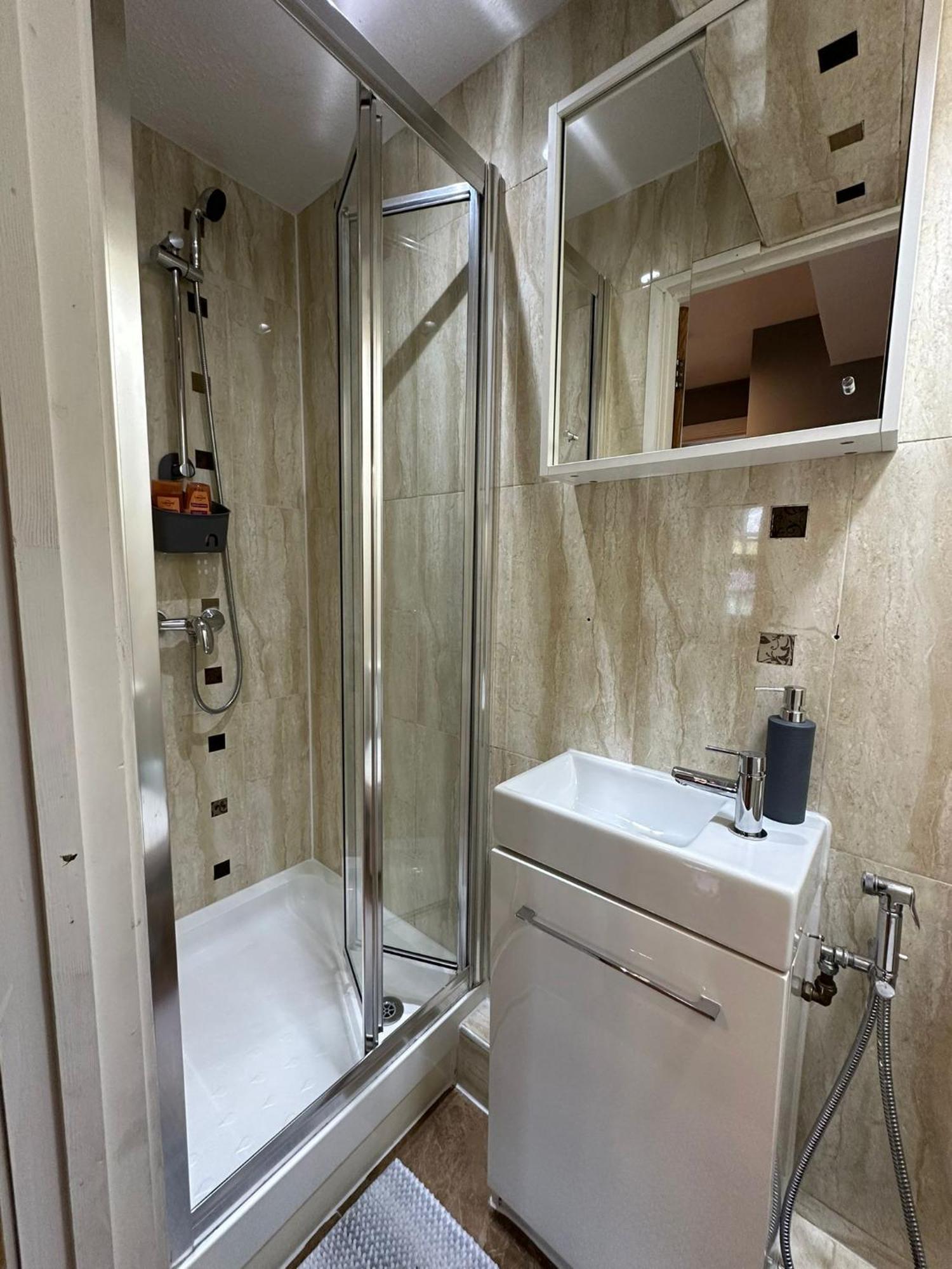 Lovely 2 Bedrooms Apartment London Bagian luar foto